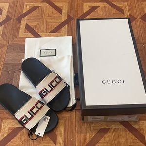 Gucci pool slide poppy